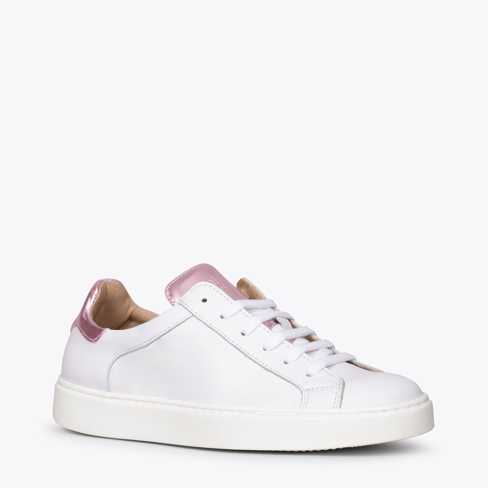 SNEAKER – WHITE casual sneaker with PINK detail