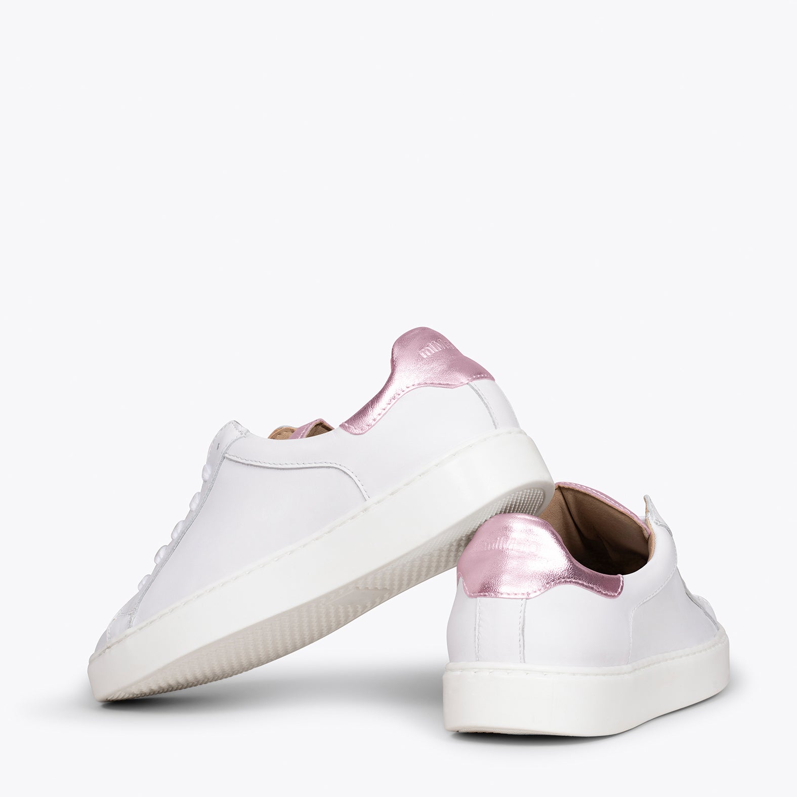 SNEAKER – WHITE casual sneaker with PINK detail