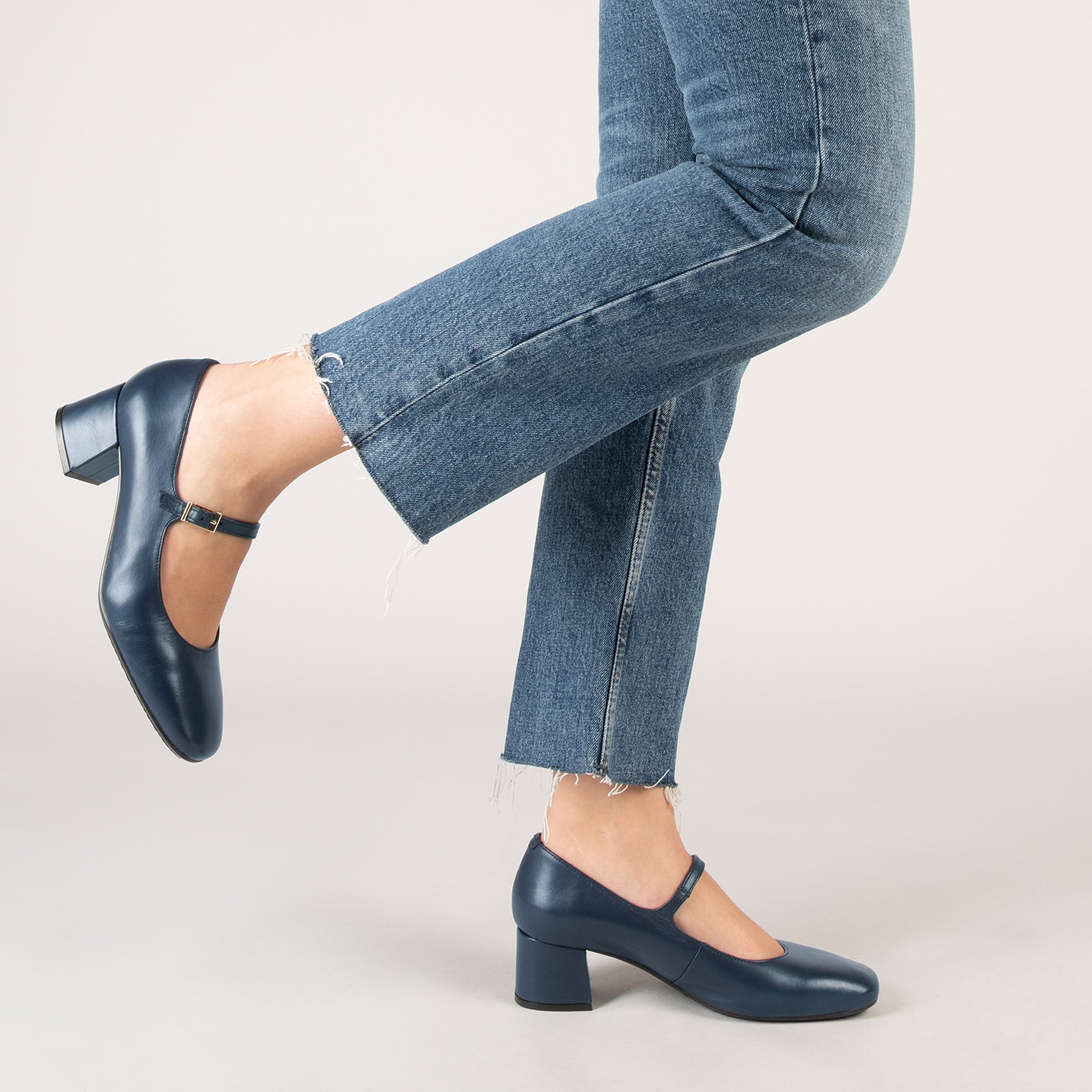 BELLA - Zapatos con pulsera y puntera cuadrada MARINO - miMaO ®